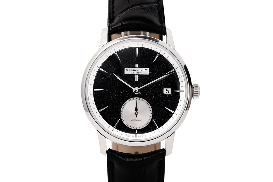 Dunhill- a ﾠgents Dunhill watch face, round white dial approx. 23mm, Roman  numerals with dot outer seconds track, signature at 12, date apertutre at  6, black enamel bezel with seconds markers, steel
